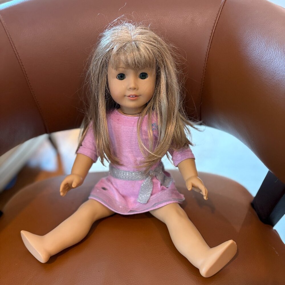 2014 American Girl Doll #20E4868  w/ Truly Me Lilac Dress